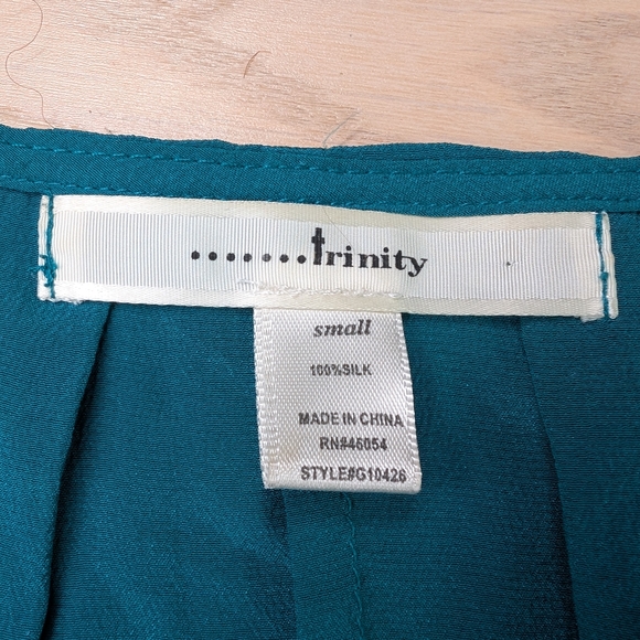 EUC- 100% silk  BEAUTIFUL Teal blouse - Picture 9 of 9